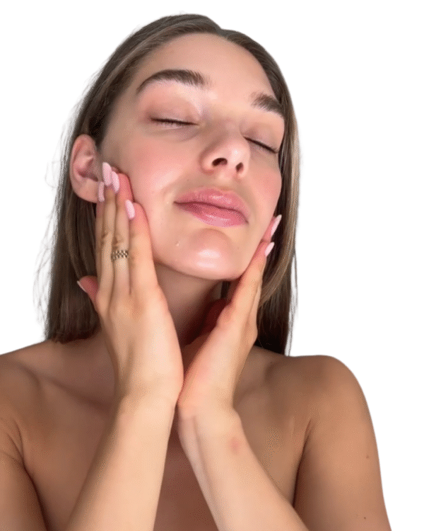 NANZSKIN C Bright Revitalising Body Glow Oil effortlessly absorbs into the skin, locking in hydration and leaving a soft, smooth, and luminous finish. It is ideal for achieving a healthy, even-toned glow without greasiness.